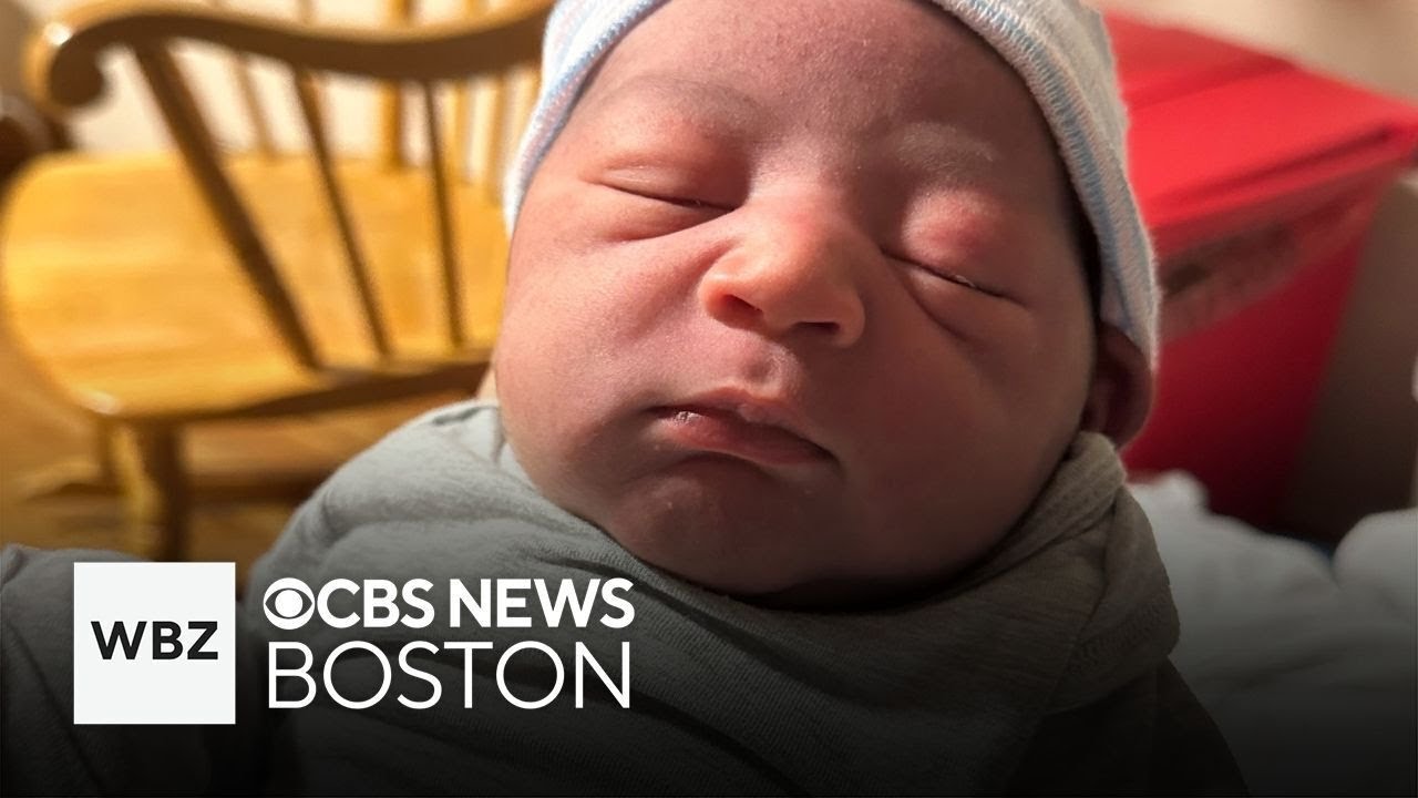 Massachusetts police officers help woman deliver baby on Christmas