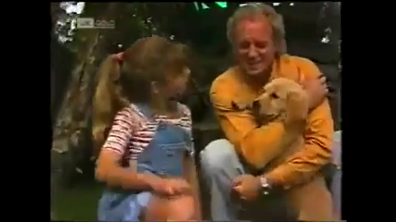 Jim & Hannah Play With Holly | Neighbours [1993]