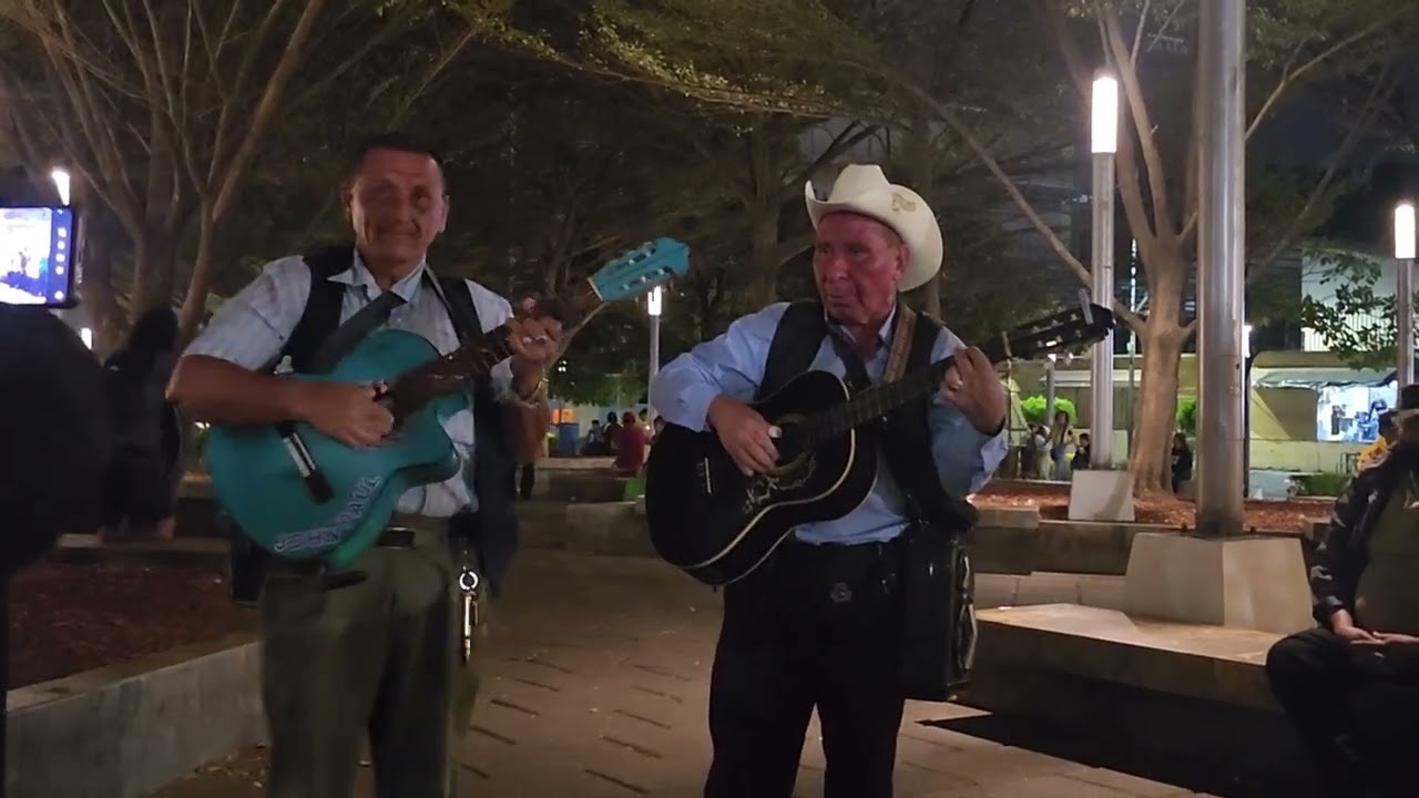 Toque unas rolas en El parque Libertad, el canal de 