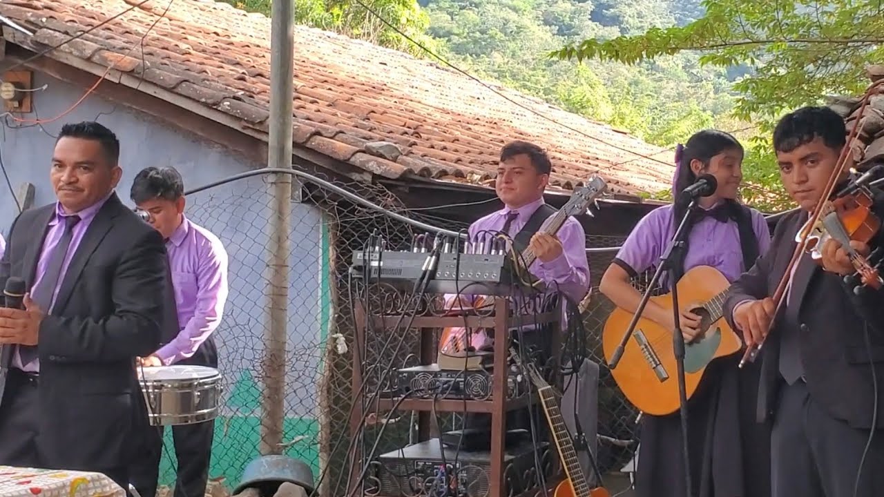 Primer tarde de alabanza en la iglesia de Dios playita Lislique 