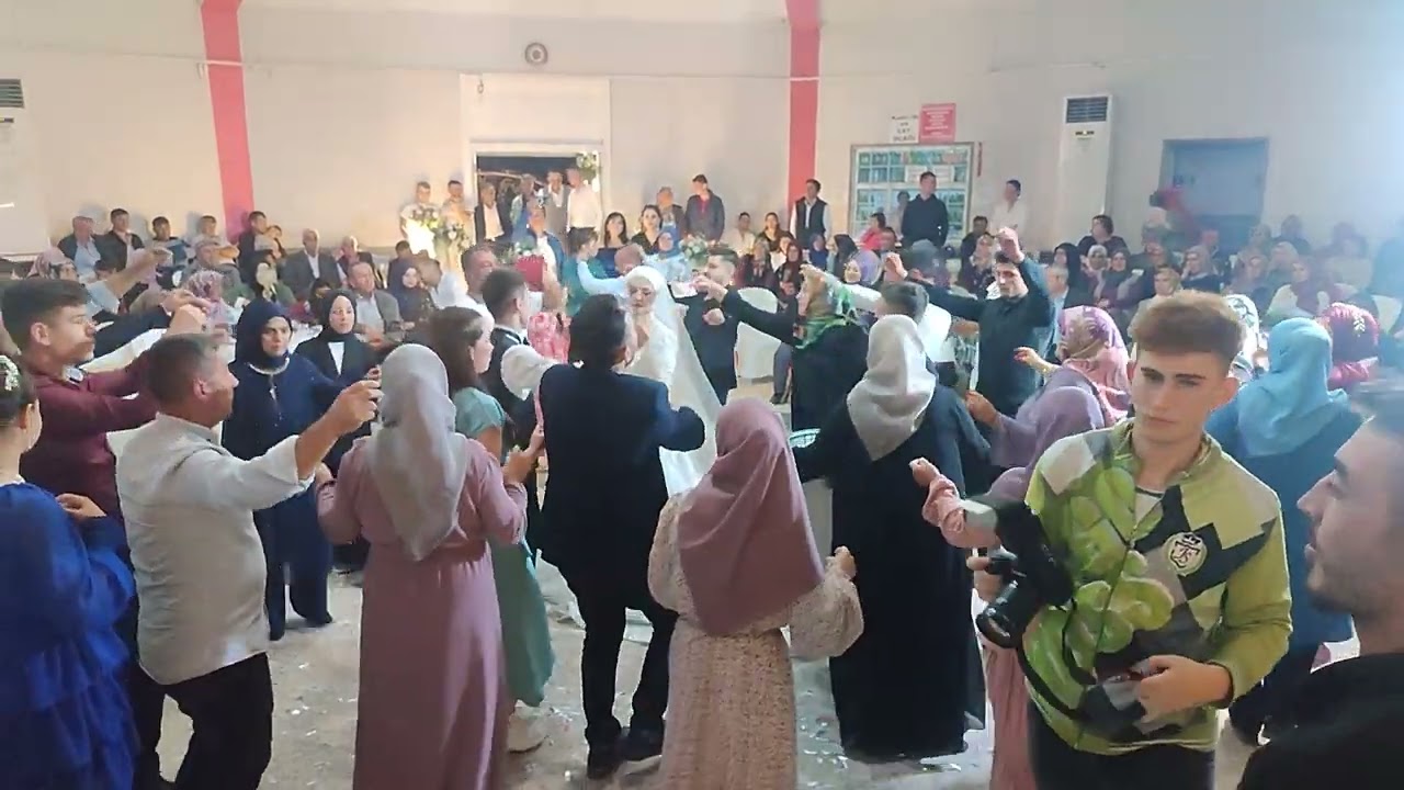 DEMİRCİ'de BEYZA CEVDET KARAKAYA çiftinin düğün töreninden görüntüler