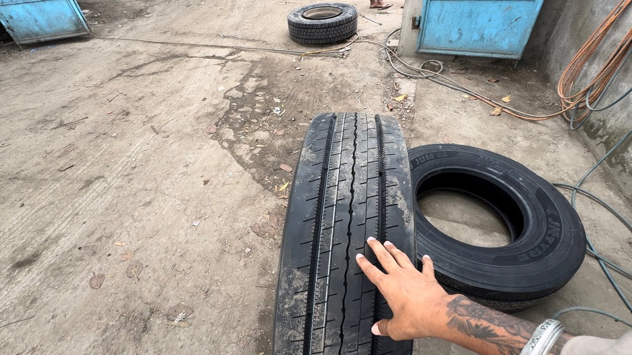 Heavy Load Truck Mein Tubeless Tyre Lagane Ke Kya Faide Hai | Truck Ke Tyre Driver Se Ho Gaye Kharab