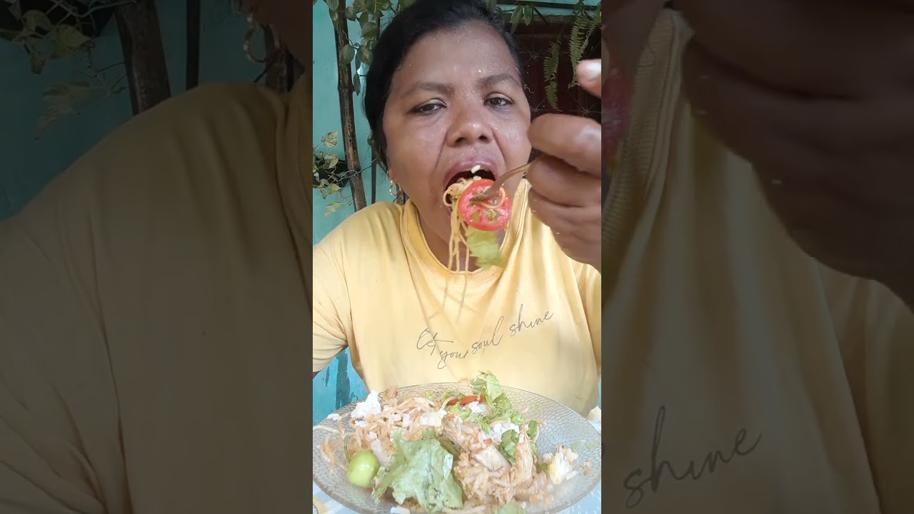 almoçando  galinha  no leite de coco babaçu @