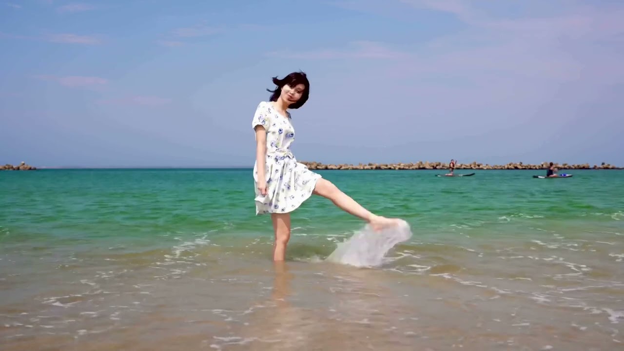 茨城の阿字ヶ浦海岸、ポートレートモデル撮影の様子です。強風で大変でした、、モデルは姫華　Ajigaura beach in Ibaraki, portrait model shoot.