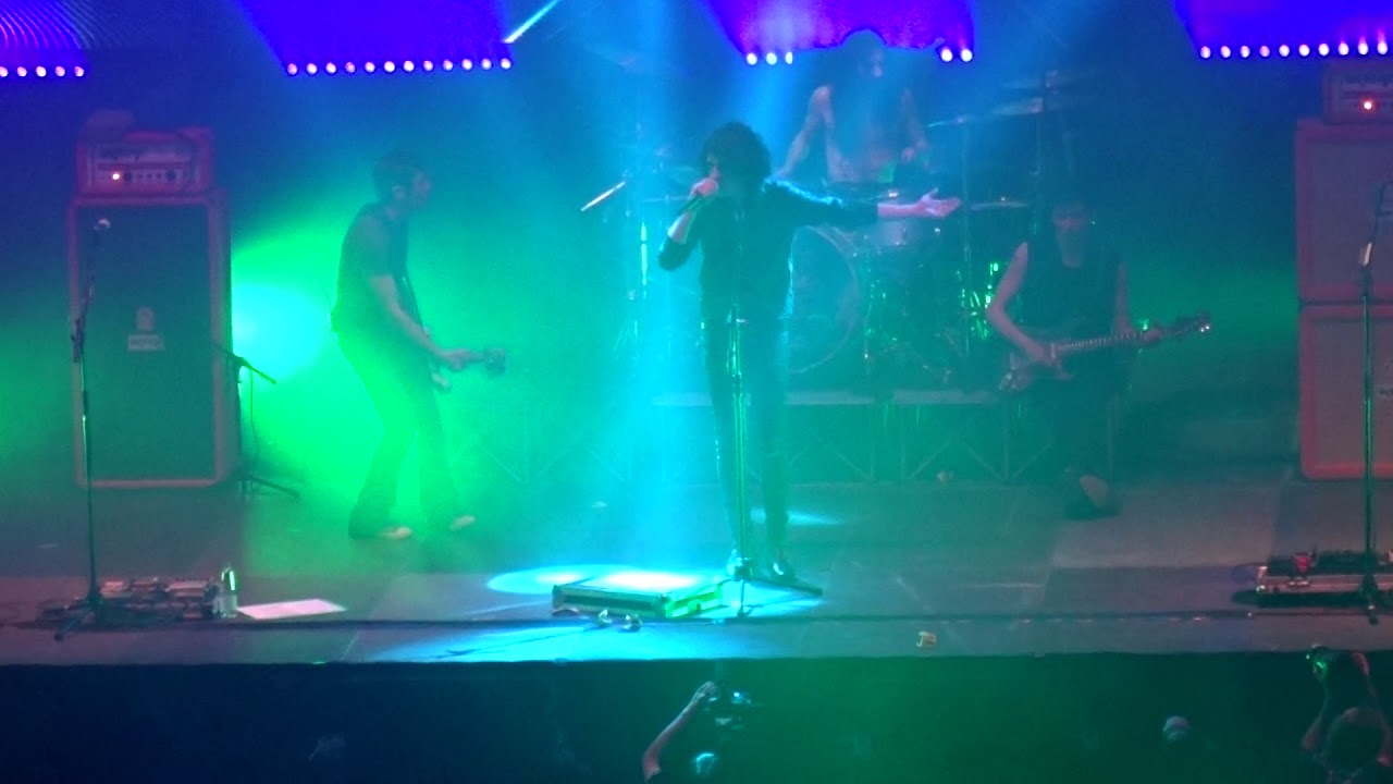 The Zen Circus ft Motta -  Fino A Spaccarti Due o Tre denti - Live - Paladozza Bologna -12/04/2019