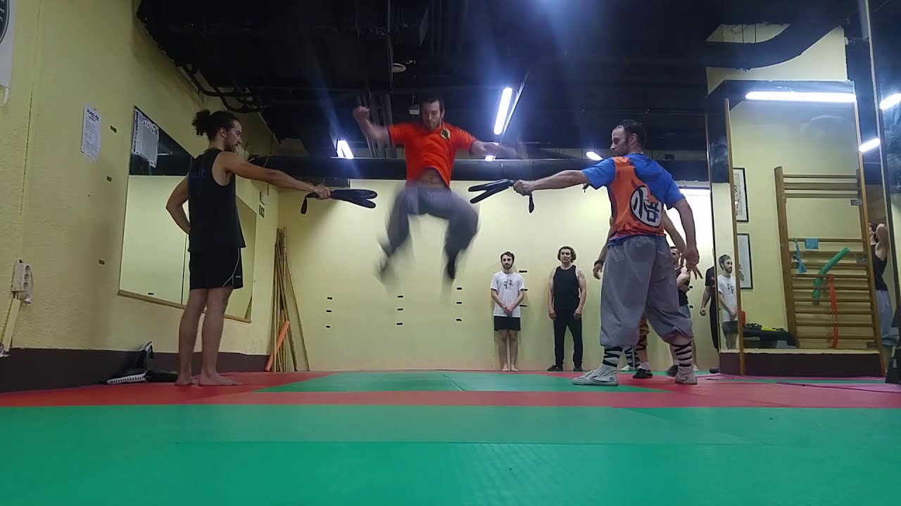 O te atreves o te comen. Patadas Voladoras en clase | Escuela HUWEI 2019