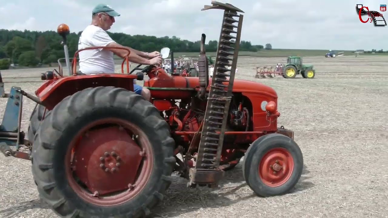 Meuh z'en fête à Commercy .Labour des vieux tracteurs par Agrirétro
