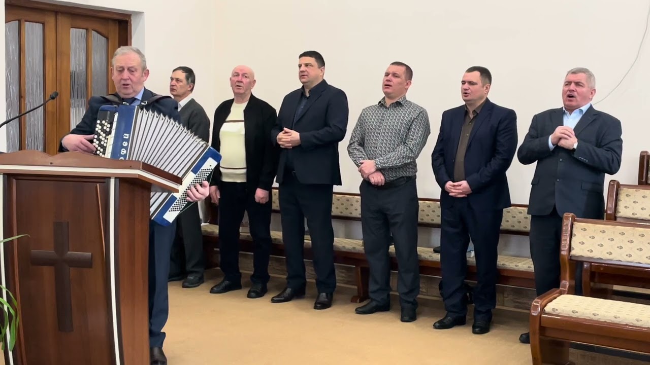 Сонце співає в лазурнім світанку