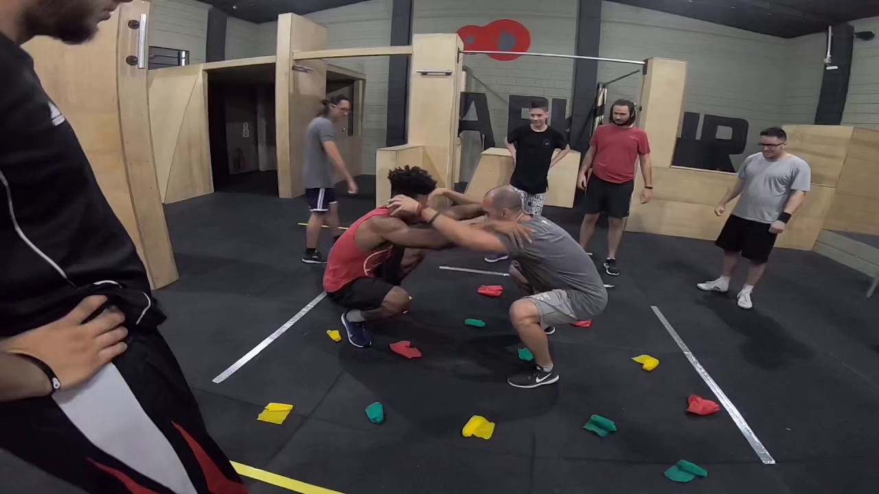 COMO &Eacute; UMA AULA DE PARKOUR INICIANTES E AVAN&Ccedil;ADOS