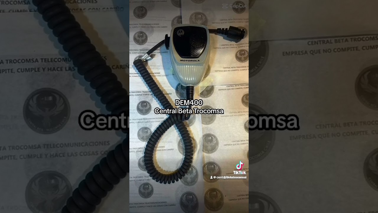 BASE/MOVIL MOTOROLA DEM400 EN VHF CON MICROFONO Y KIT DE INSTALACION 