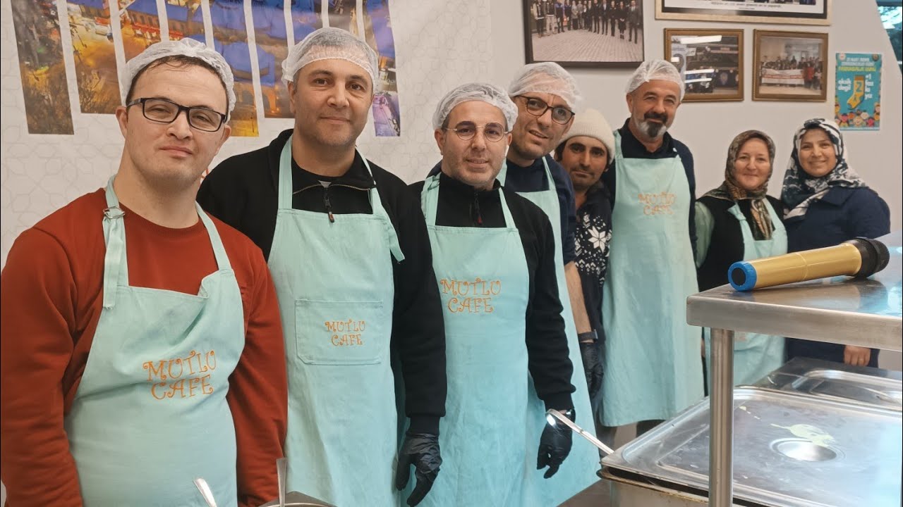 İFTAR SOFRAMIZA  HOŞ GELDİNİZ  HURİYE ABLA VE  TEYFİK BEYE TEŞEKKÜR EDERİZ