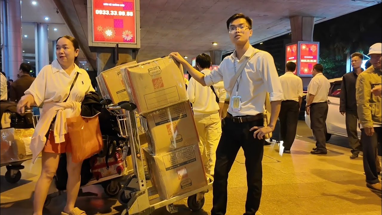 Trãi Nghiệm Sử Dụng Dich Vụ Fast Track Để Nhập Cảnh Nhanh Chóng Mùa Cao Điểm Tại Tân Sơn Nhất.