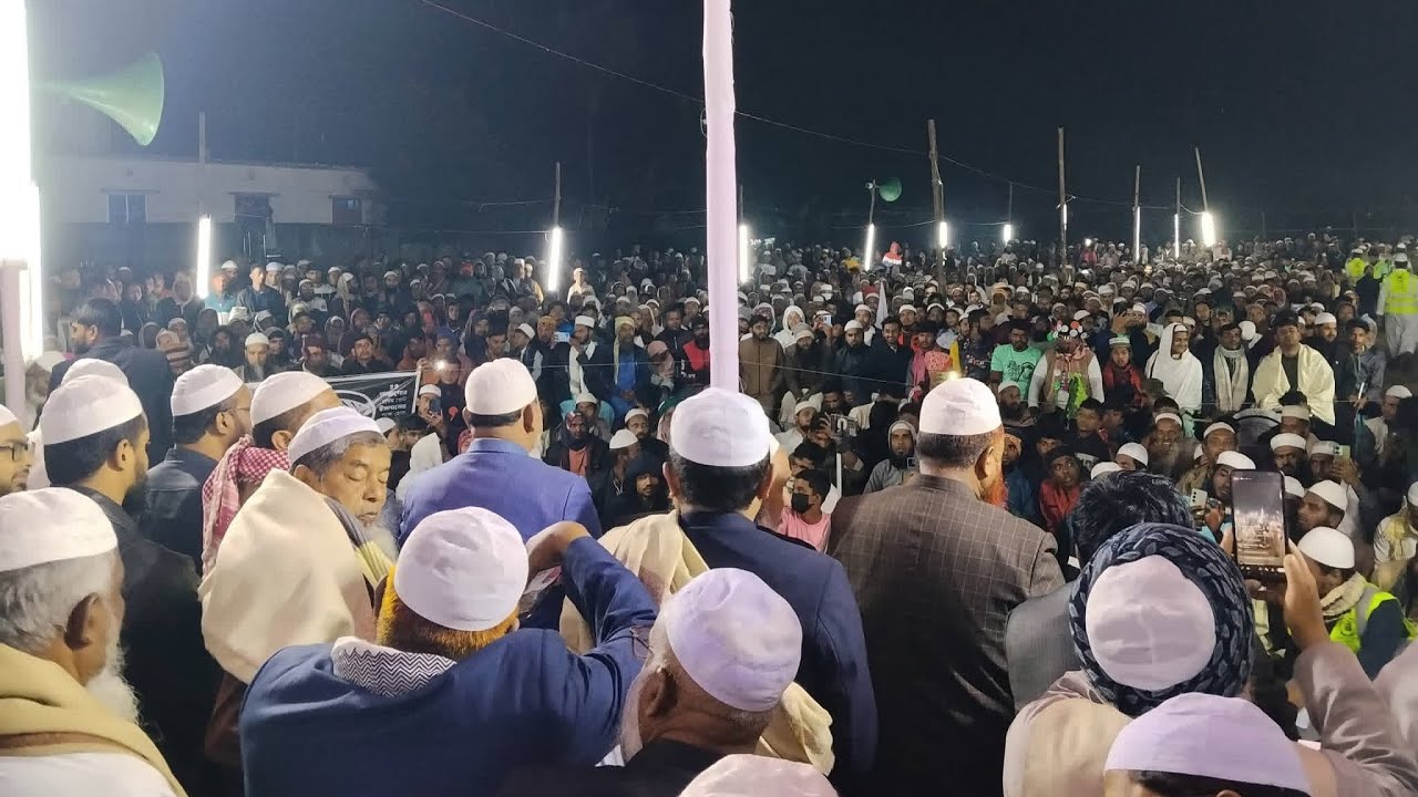 বরিশাল ৫ আসনে হাতপাখার এমপি প্রার্থী মুফতী ফয়জুল করীম শায়খে চরমোনাই এর নির্বাচনী জনসভা।  