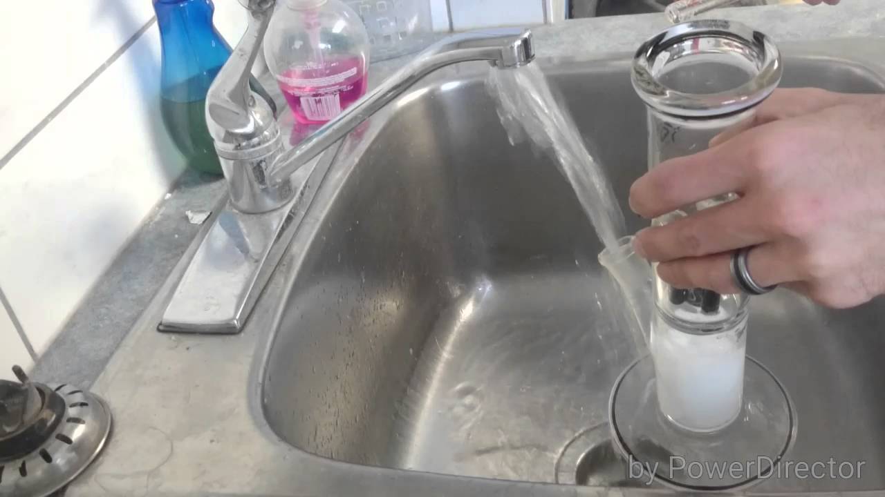 OXICLEAN!!! Dab rig and bong cleaning tutorial!!!!