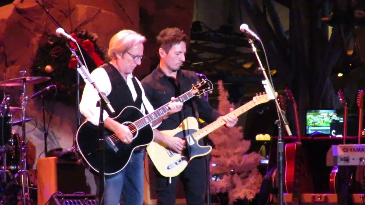 America - California Dreamin' (Mamas & The Papas cover) - 12/8/18 - Mohegan Sun - Wolf Den - CT