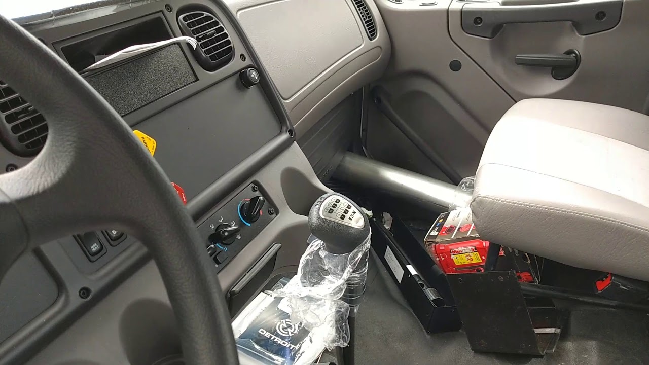 Minimula Freightliner M2 106 4x2 tracto