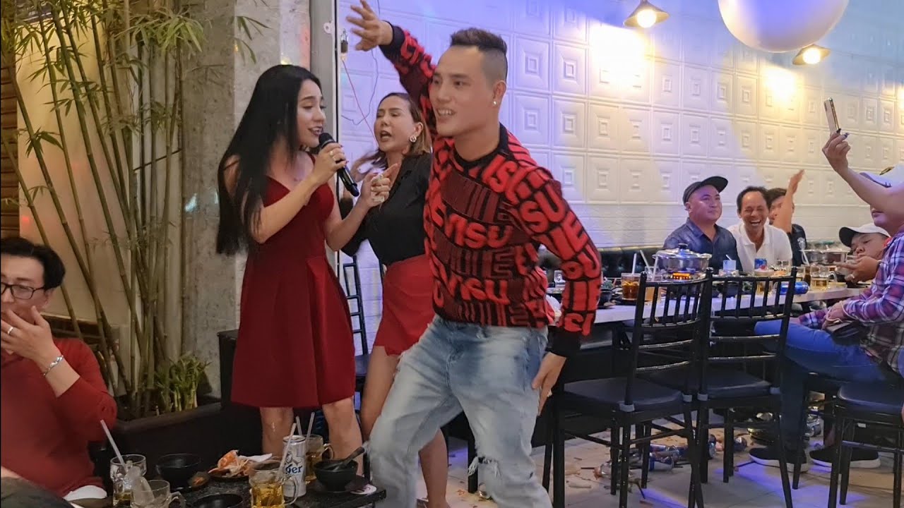Bội Nhi Hát Trai đẹp múa sun house quẩy tưng bừng náo loạn quán Top đường Hồng Bàng