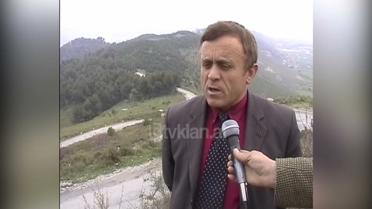 Komuna e Cakranit në Fier vuan prej vitesh për një rrugë prej 14 km - (16 Prill 2006)