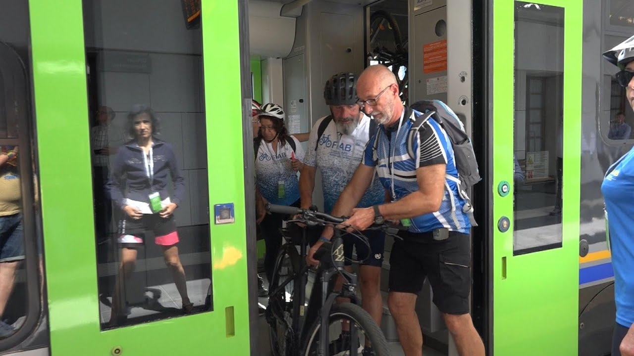 In vacanza a due ruote tra le Dolomiti, con il Trenobicibus