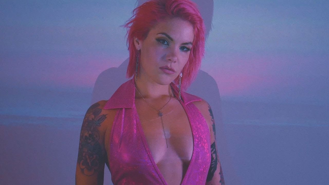 Suzi Moon - California (Official Video)