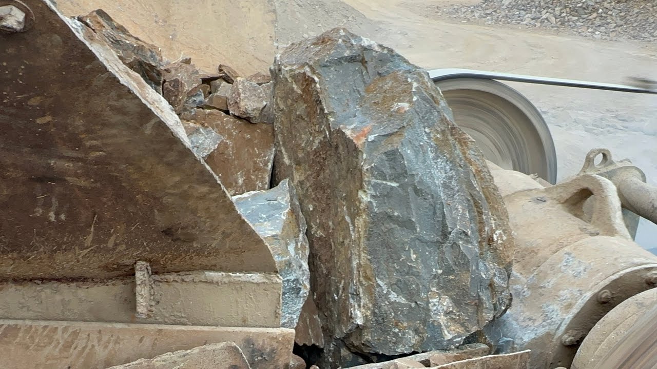 ‘Big Rock Crusher Machine: A Giant in Action” Big Rock Crushing: A Powerful Process”