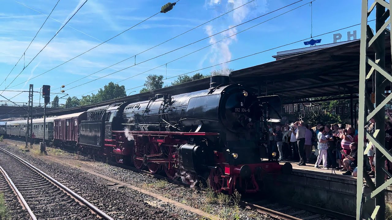 Dampflok 012 104-6 in Hamburg-Harburg auf dem Weg nach Cuxhaven
