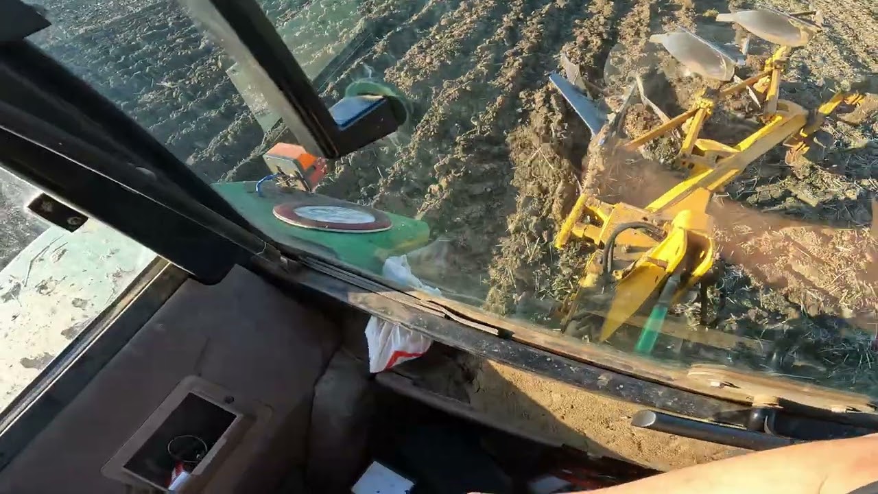  (S-A RUPT CEVA LA PLUG) Am încercat să aram cu john deere 3140 și huard