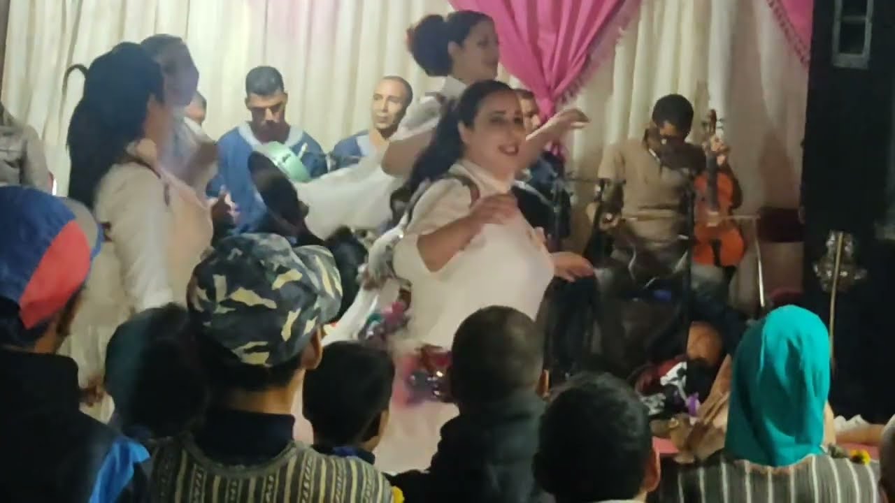 عزيز أوشطين في عرس امازيغي مع شيخات اطلس الأمازيغي الشهير