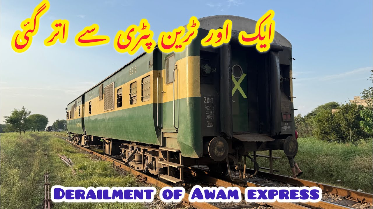 Awam Express Derails at Deona Juliani Railway Station | Shocking Incident