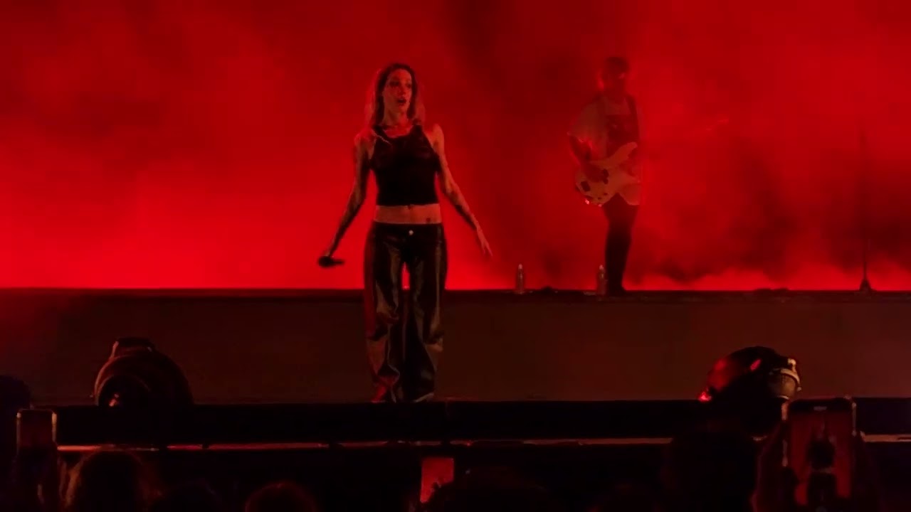 Halsey - Running Up That Hill (Kate Bush Cover) ( Five Point Amphitheater - Irvine, Ca)