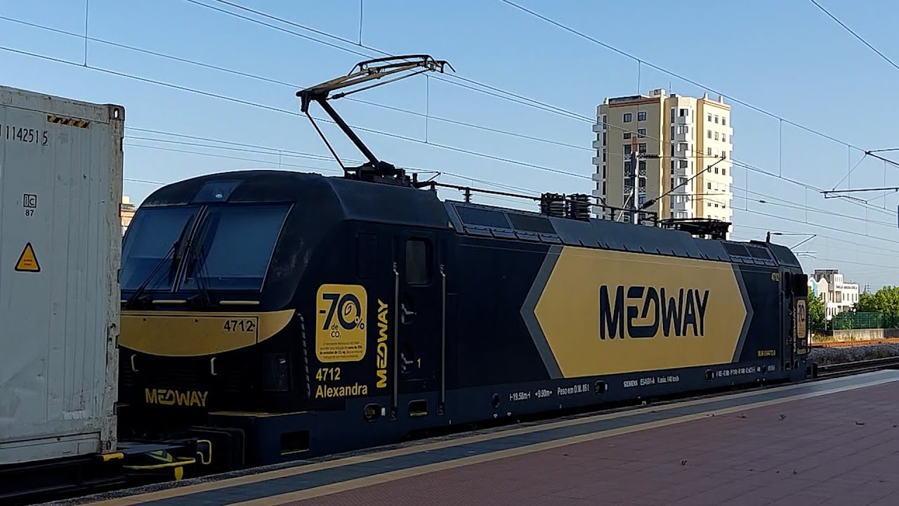 Movimento de vários comboios em Aveiro, CP, Medway, Captrain e o Vouguinha