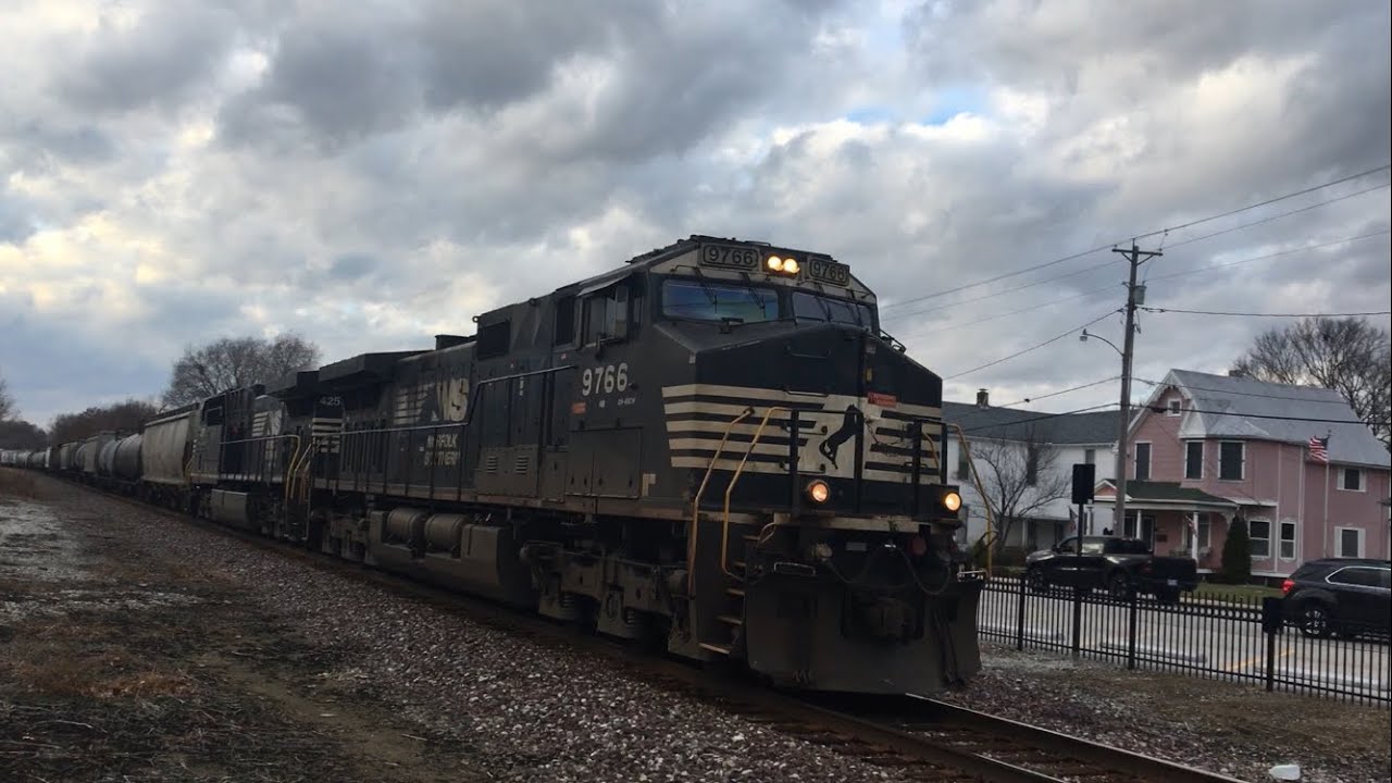 NS 9766 Leads NS 125 @ Main St.