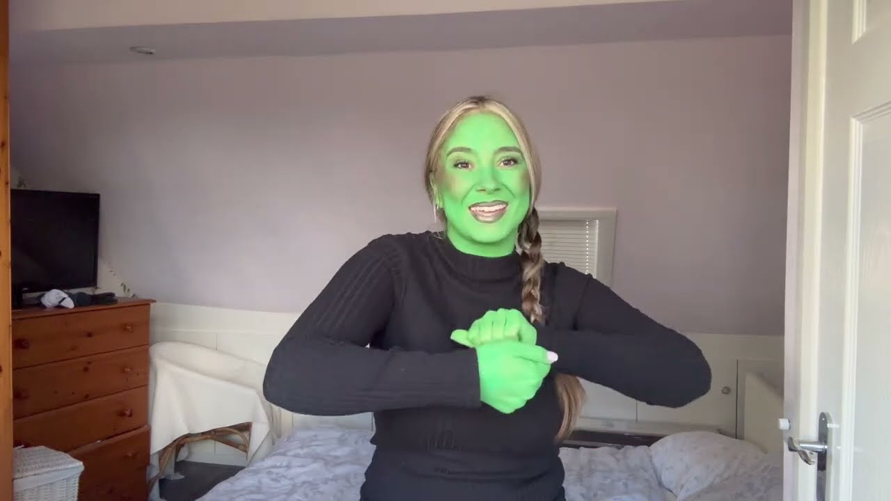 The wizard and I - wicked - Makaton sign-along with Rebecca 