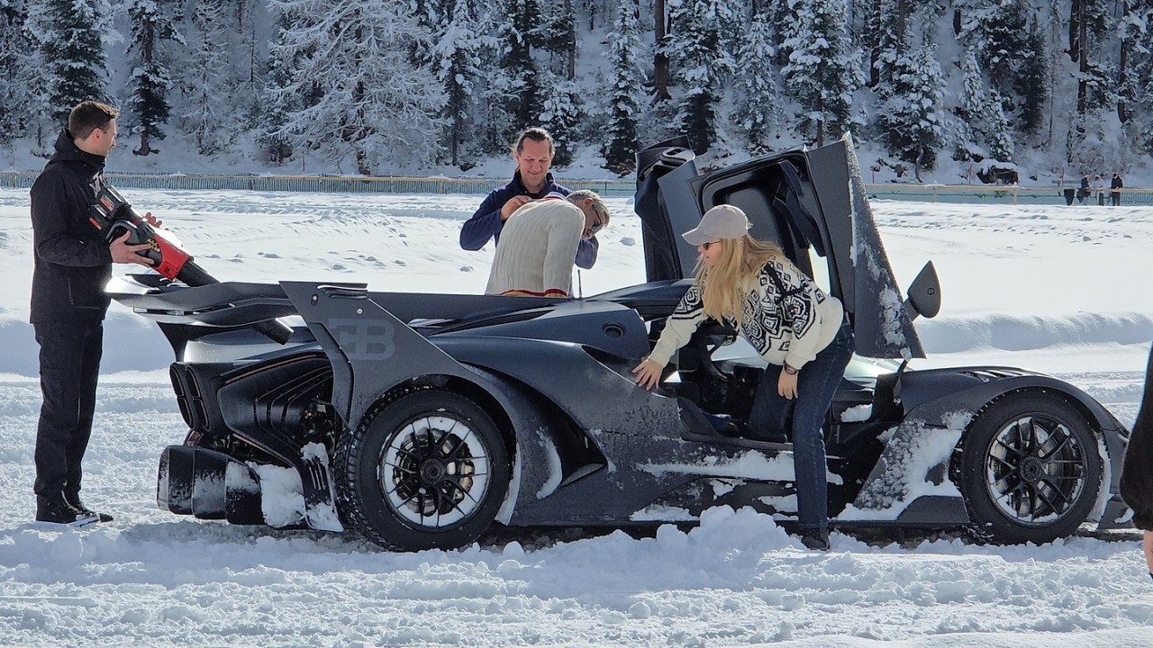 You Won’t Believe This: BUGATTI BOLIDE Hypercars Drifting on Ice❄️🔥