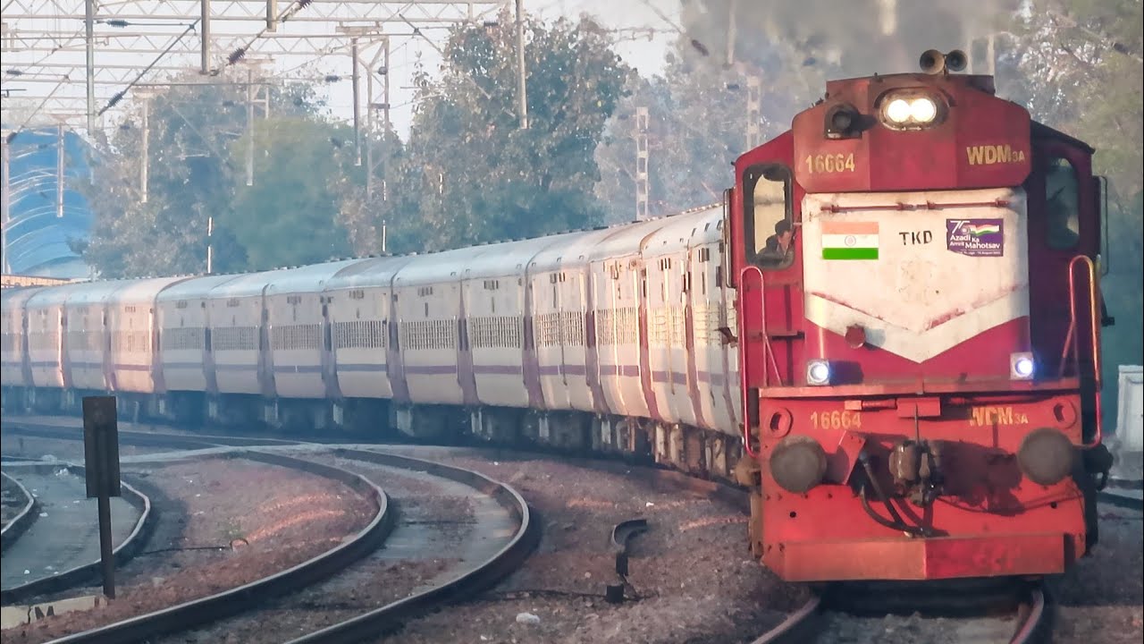 Hardcore Chugging & Smoke By DLTB WDM3A Alco Locomotive Of Indian Railways