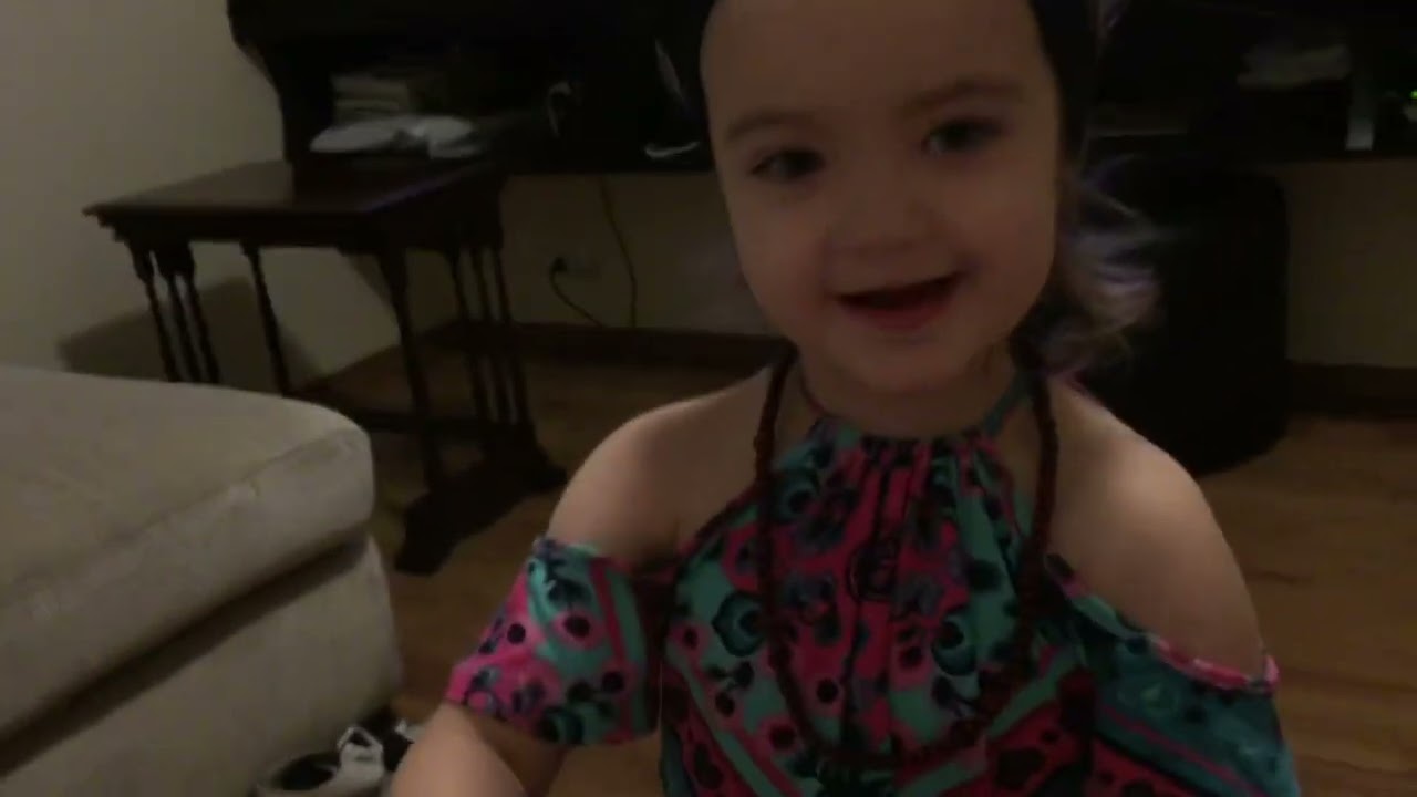 Vendedoras. Mas vc tá linda! - Isa: é q passei batom ♥️