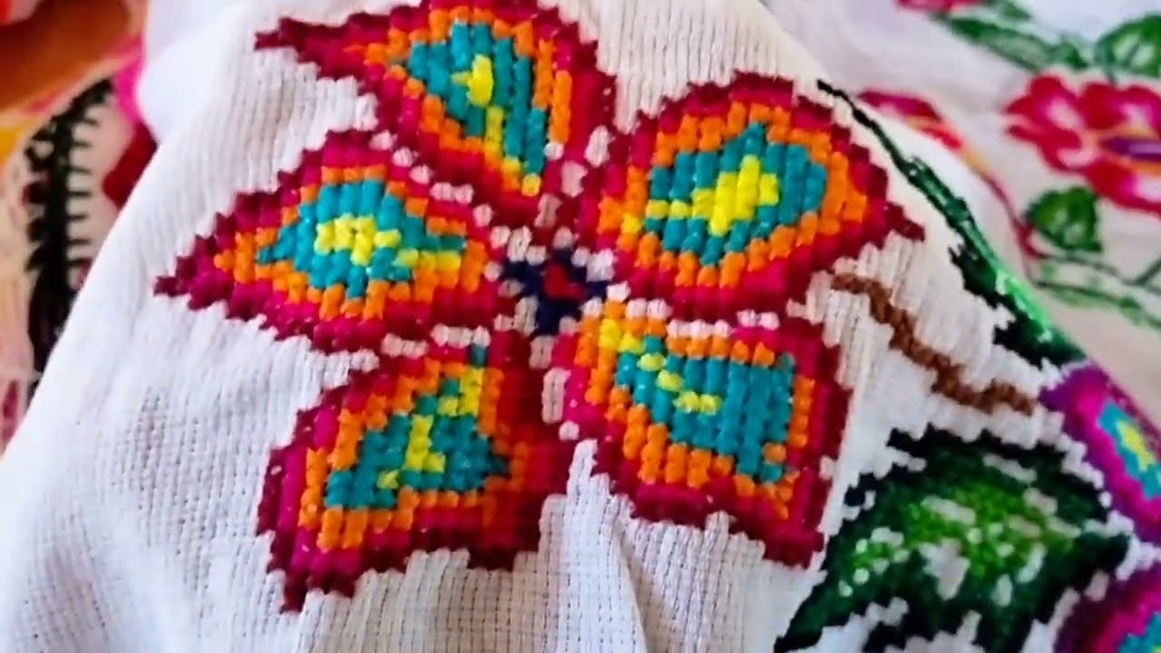 SERVILLETAS BORDADAS MUY BONITA COMBINACIÓN,les muestro algunas servilletas de mi querida madre 😍