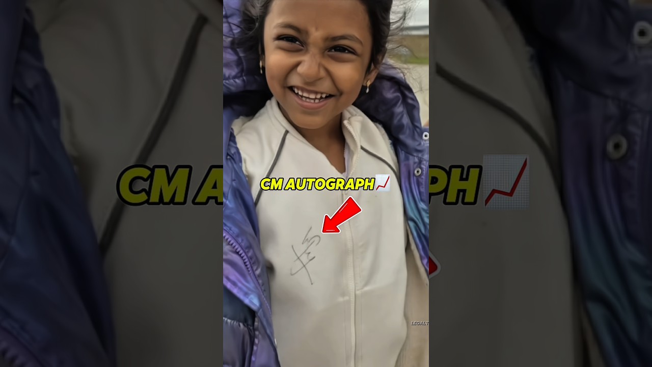 Cm given autograph to fangirl ❤#vijay