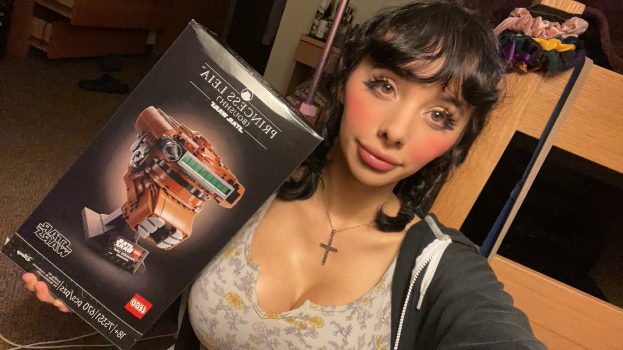 ASMR | 10 minutes of Lego tapping/building + whispering 😊💖