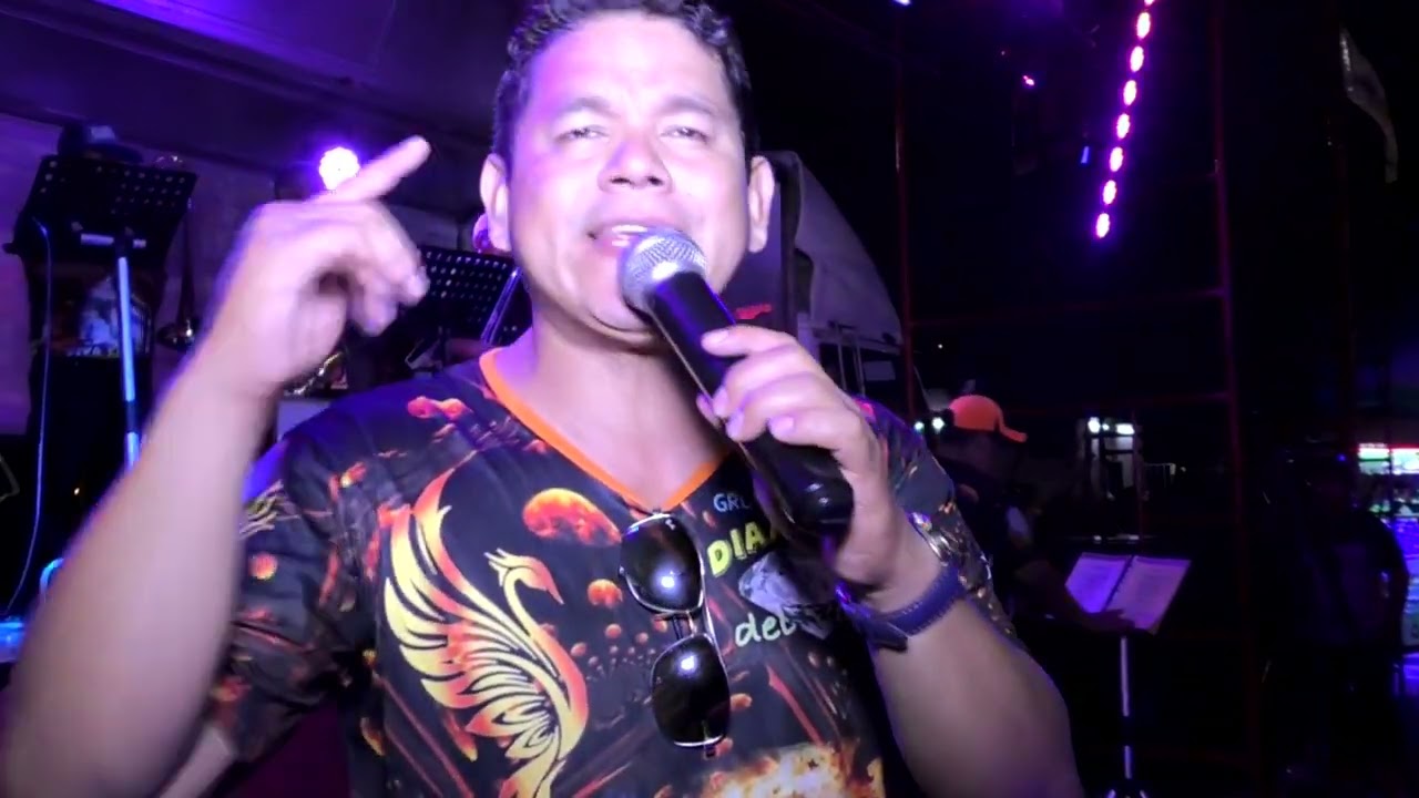 cumbias mix vol 4----los diamant´s del valle en vivo vol 7