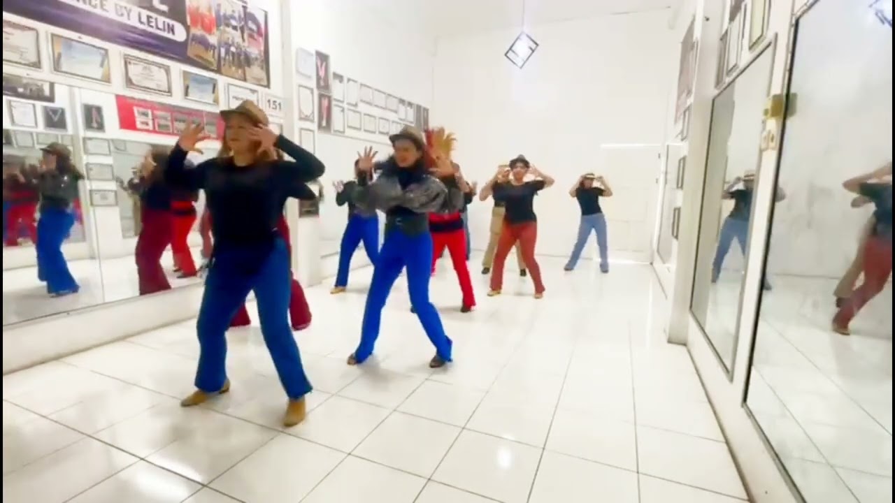 Stomp 2,3,4 Linedance |Choreo Rob Fowler(ES) |Demo by Class Bawi Bestie LLD