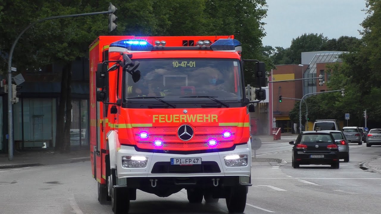[Starke Rauchentwicklung aus Gebäude] Einsatzfahrten Freiwillige Feuerwehr Pinneberg