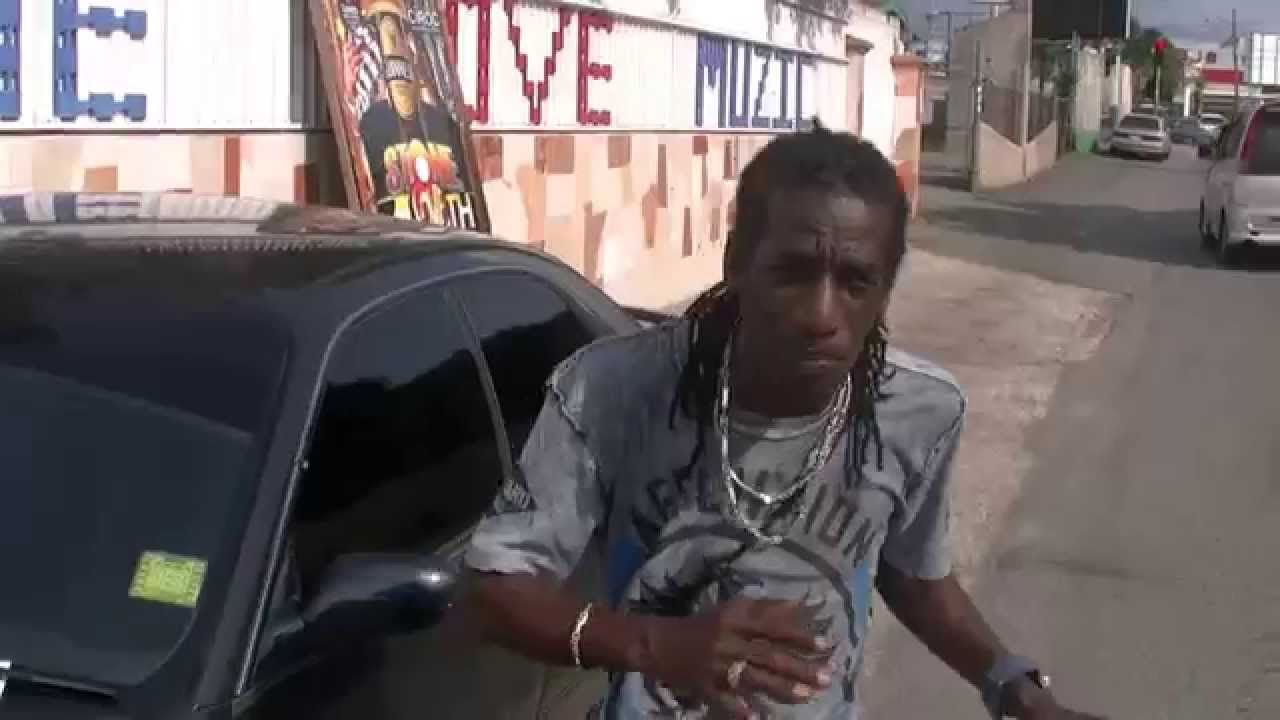 JAMAICA'S UNDERGROUND - Famous Face performs Legs Up in front of Stone Love Studio