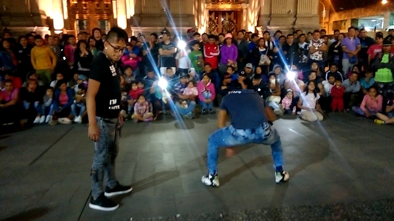 Comicos Ambulantes - Los Marcianitos de la Risa : Llanini Kokito ft Jose (Santiago de Chile)