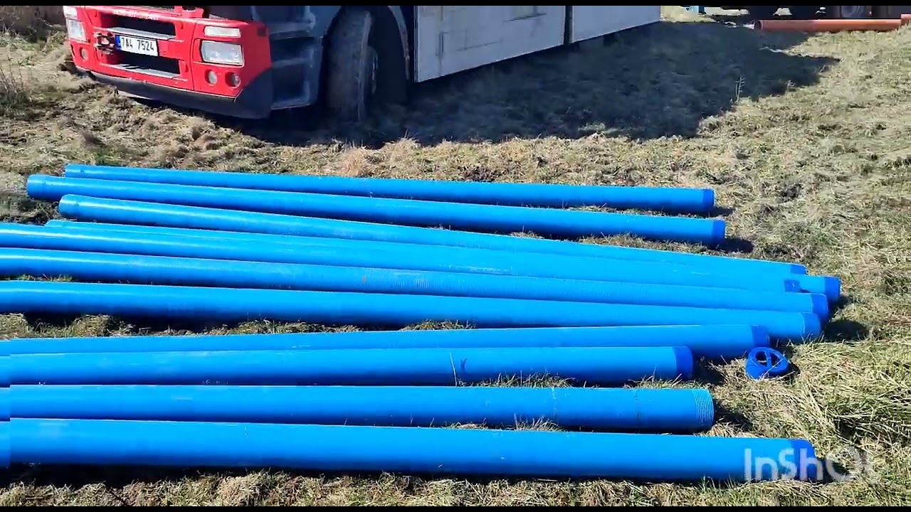 Drilling a water well for a farm with a depth of 85m.        Realizace 85m hlubokého vrtu pro farmu.