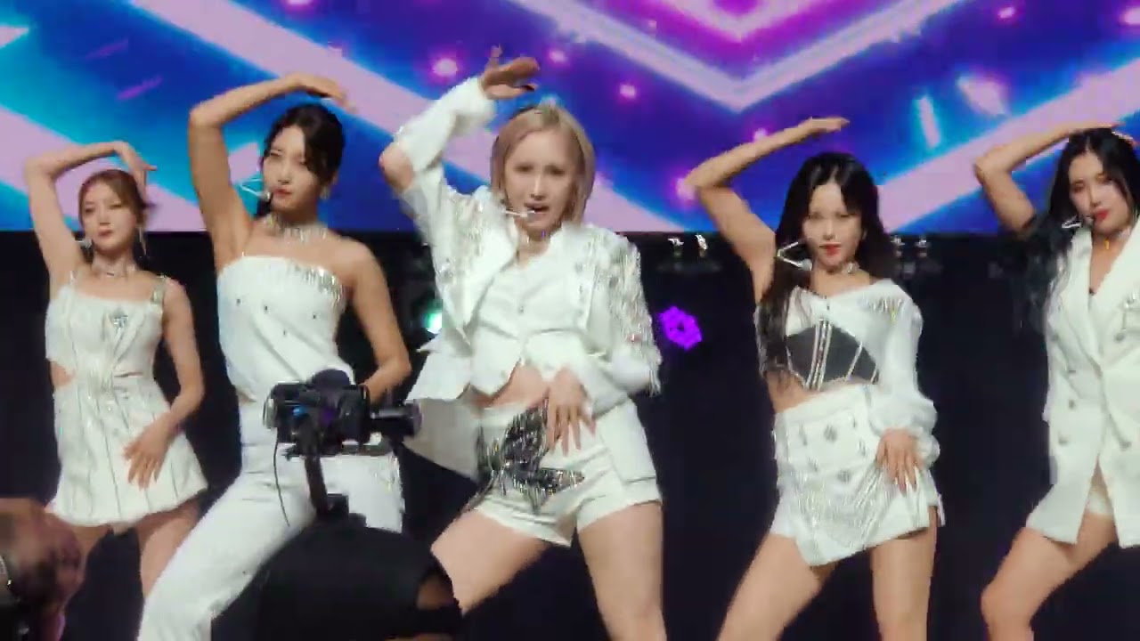 220827 Everglow Almaty Arena Concert Full performance (Part 1) [4K] (Kazakhstan)