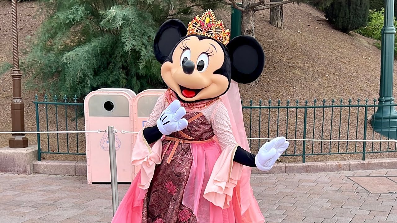Princess Minnie Mouse Makes Rare Appearance at Disneyland Paris - Fantasyland
