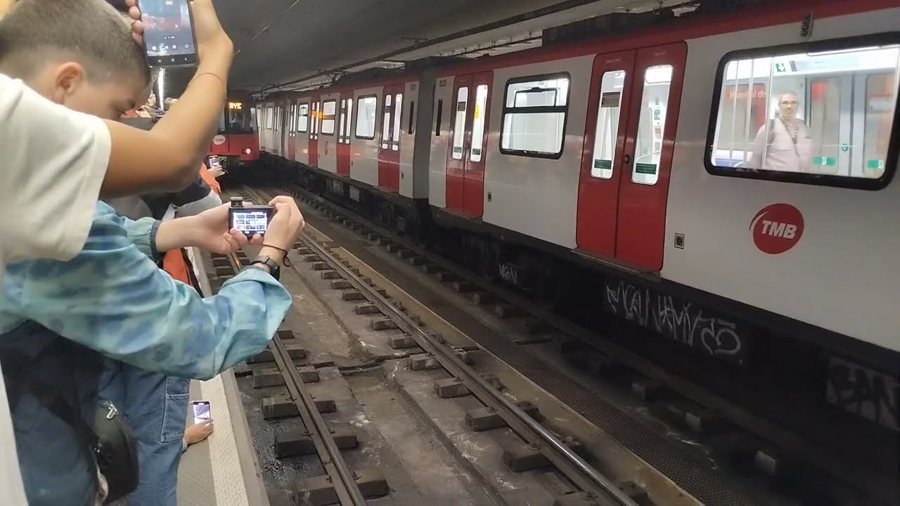 Metro de Barcelona L1 - Entrando la última 4000 en la estación de Hospital de Bellvitge 🕊️💗