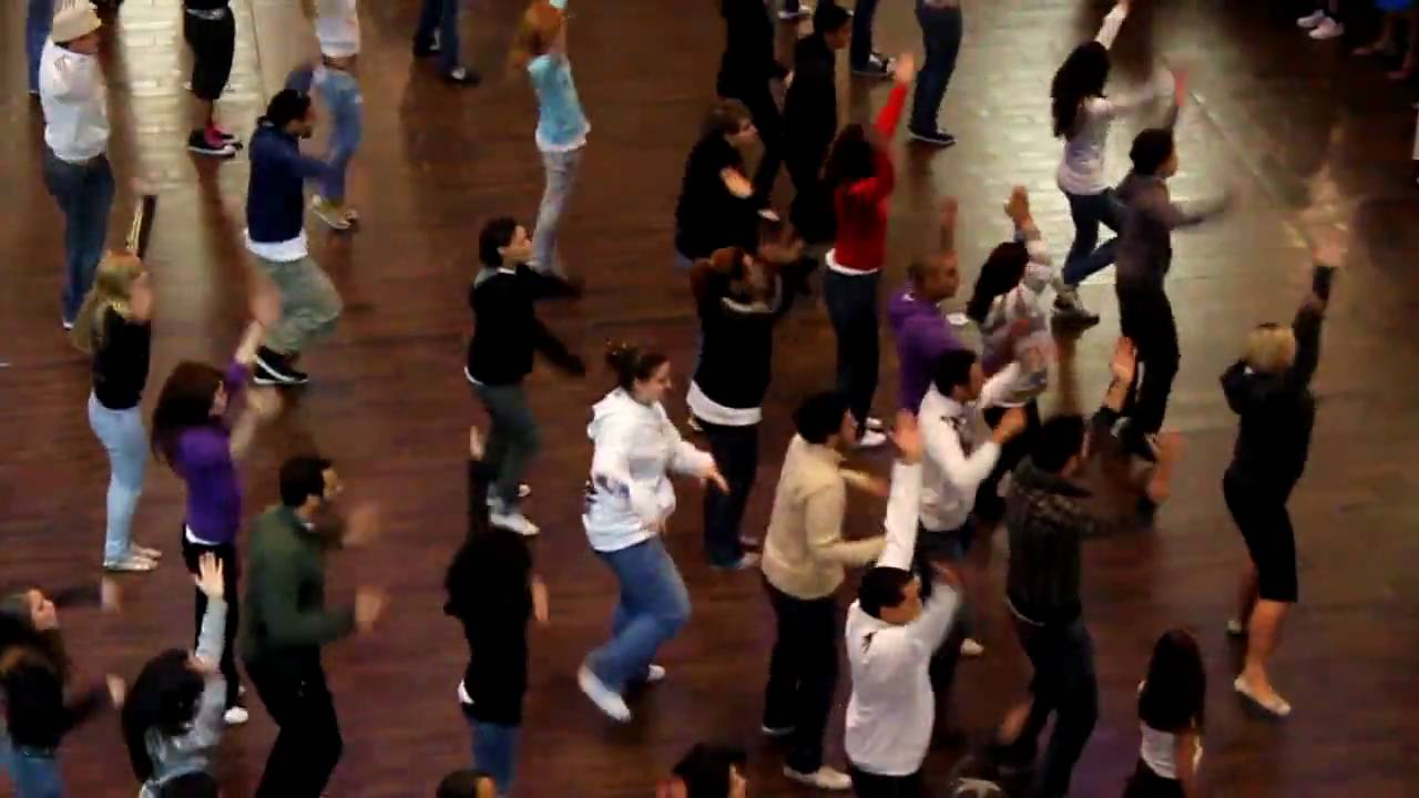 Dubai Mall Du Flash Mob.mkv