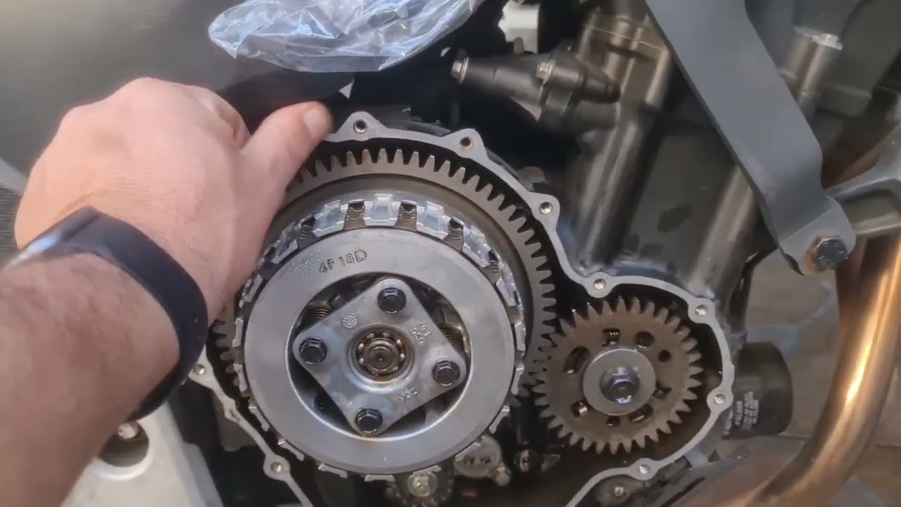 Troca da Embreagem CB 500 F 2014  ( parte 1 ) Dicas Sobre Melhorias e de Montagem passo a passo.